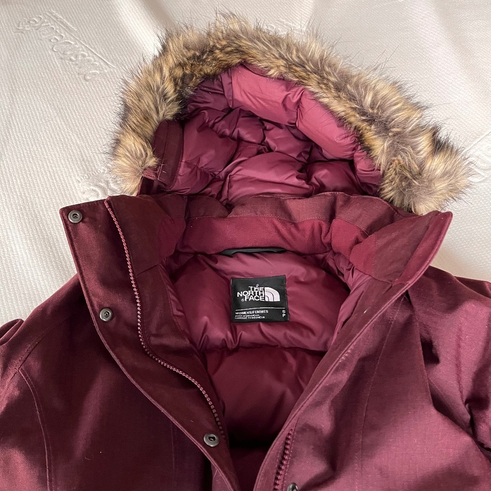 North Face Women’s Arctic Parka with hood